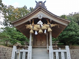 苗鹿神社の全体写真
