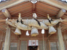 彌久賀神社の拝殿のしめ縄